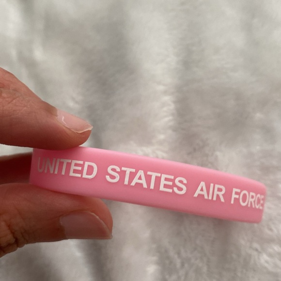 Pink and white United States Air Force silicone bracelet - Picture 16 of 17